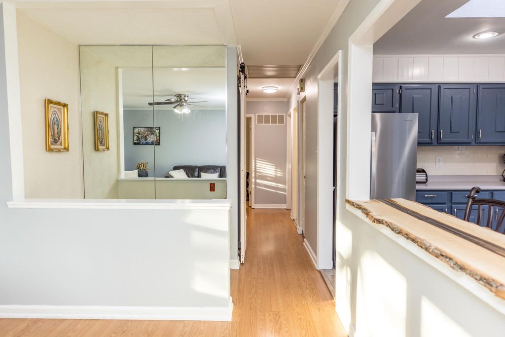 Image 9 of property listing at 3427 YORK ST, Manchester, MD 21102