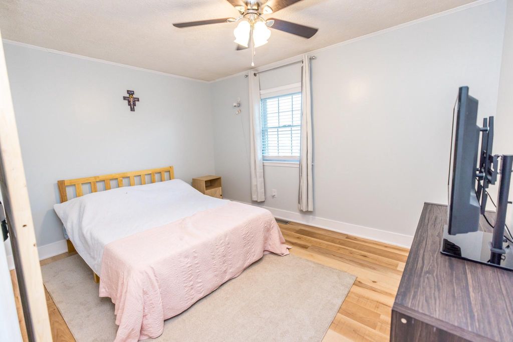 Image 10 of property listing at 3427 YORK ST, Manchester, MD 21102