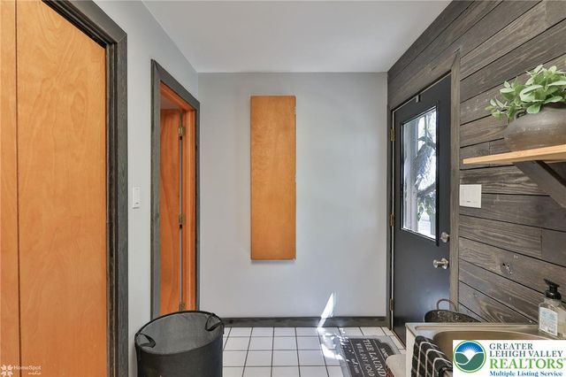 337 WOODLINE Road, Moore Twp, PA 18064
