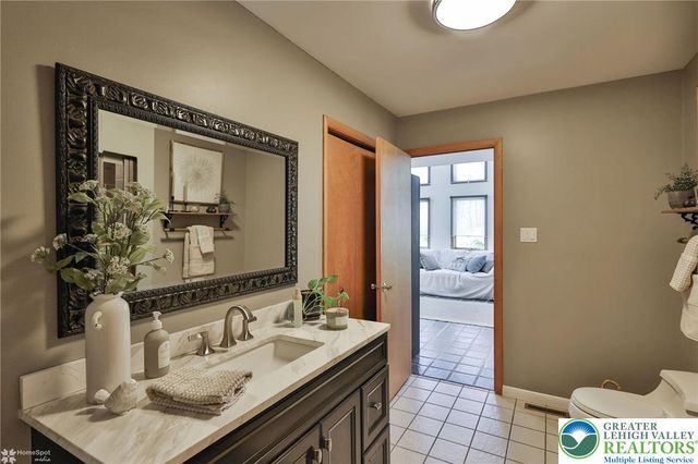 337 WOODLINE Road, Moore Twp, PA 18064