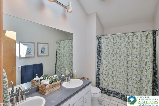 337 WOODLINE Road, Moore Twp, PA 18064