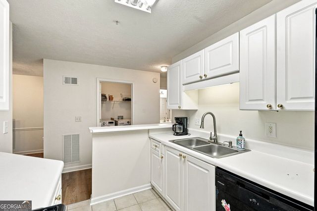 305 Streamside Drive, Roswell, GA 30076
