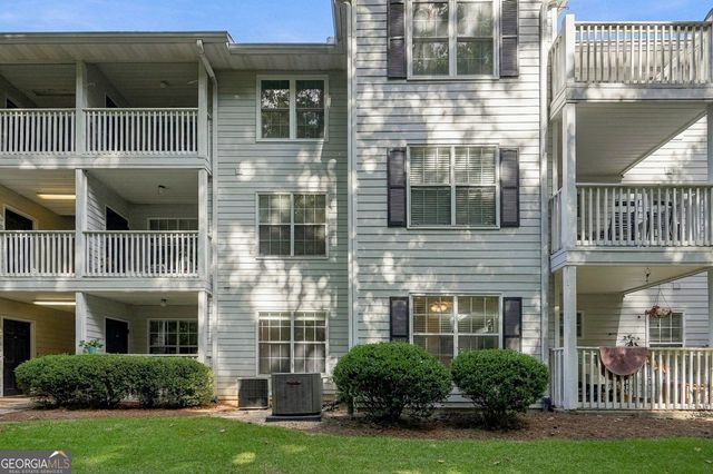 305 Streamside Drive, Roswell, GA 30076