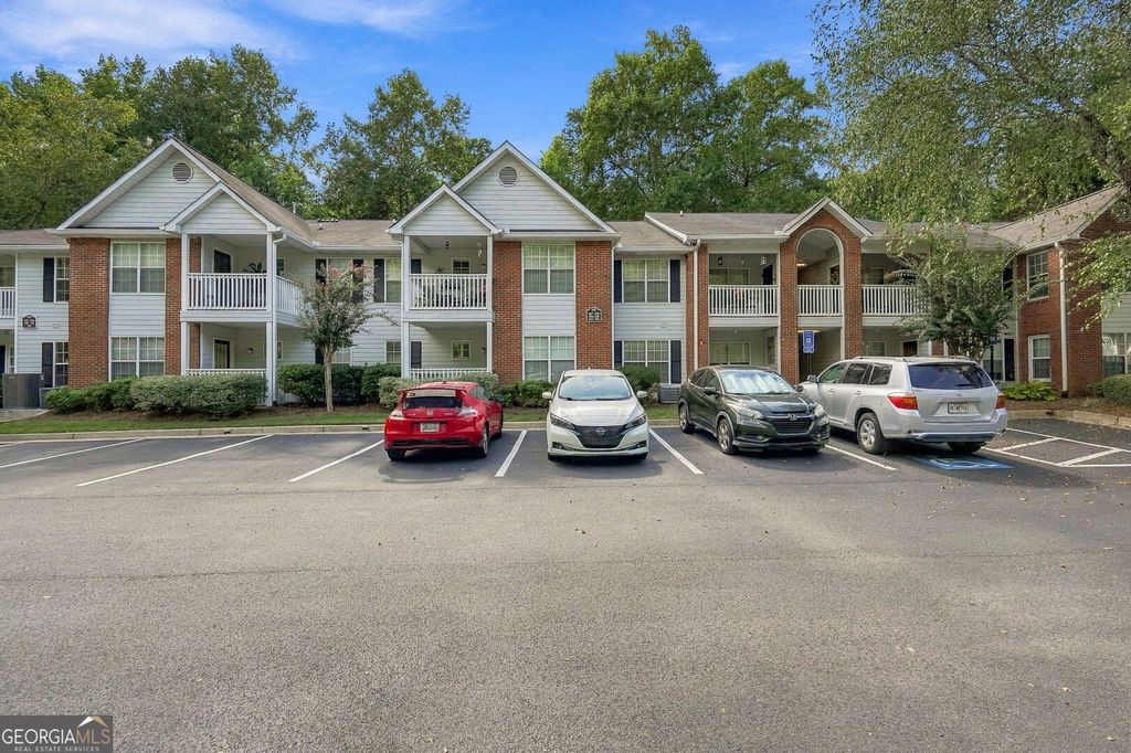 305 Streamside Drive, Roswell, GA 30076