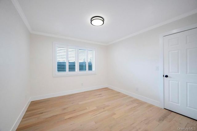 185 9th Street, Hicksville, NY 11801