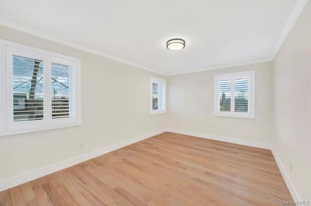 185 9th Street, Hicksville, NY 11801