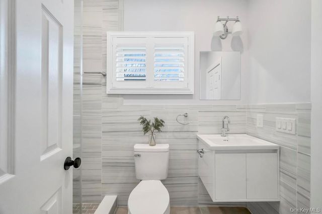 185 9th Street, Hicksville, NY 11801