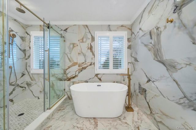 185 9th Street, Hicksville, NY 11801