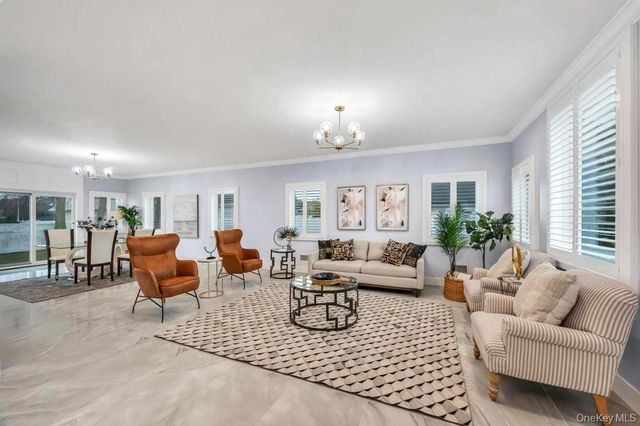 185 9th Street, Hicksville, NY 11801