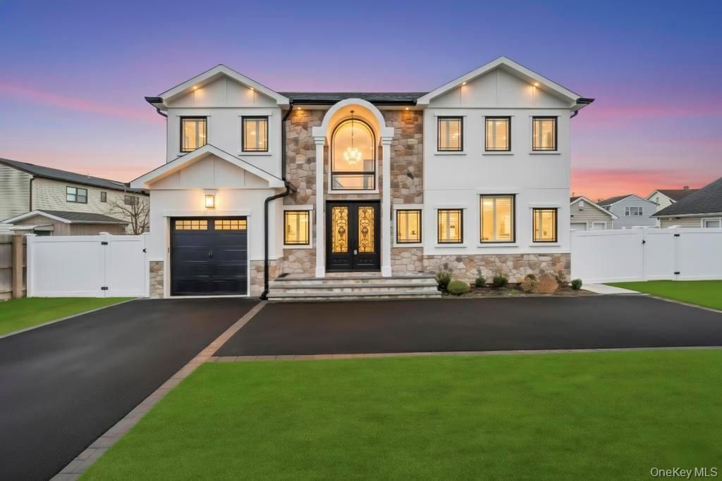 185 9th Street, Hicksville, NY 11801