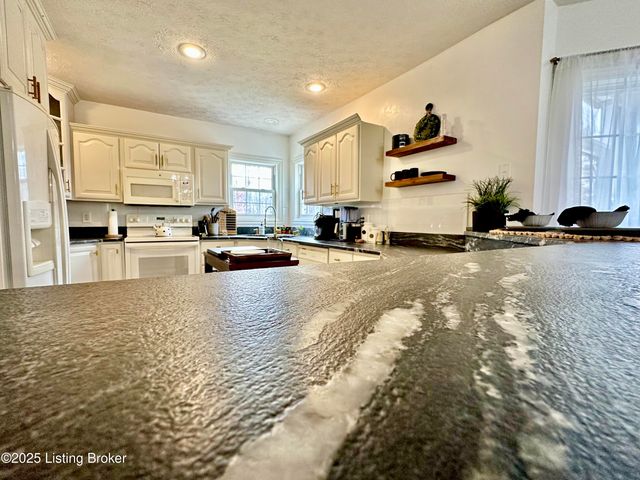 102 Dover Ct, Elizabethtown, KY 42701