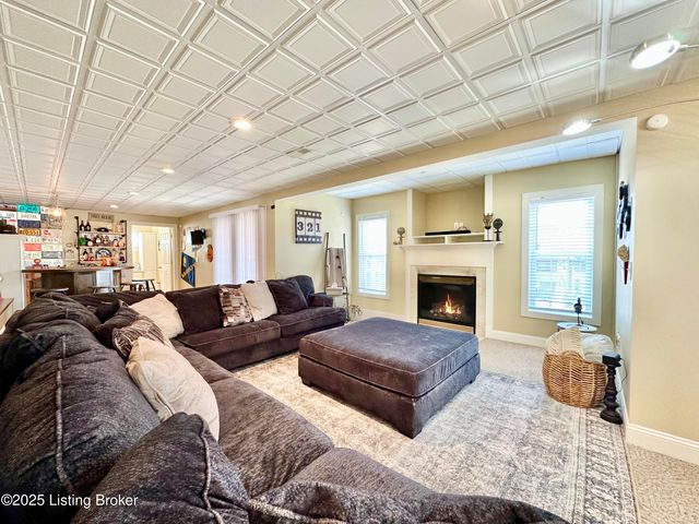 102 Dover Ct, Elizabethtown, KY 42701