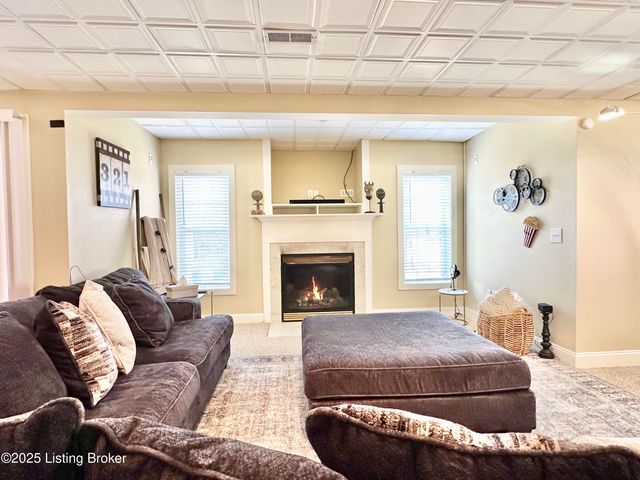 102 Dover Ct, Elizabethtown, KY 42701