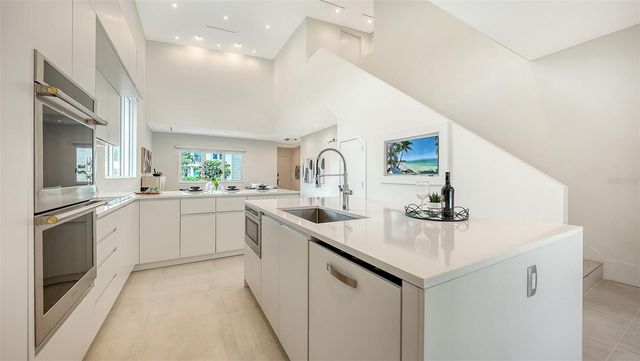 2138 HAWTHORNE STREET, Sarasota, FL 34239