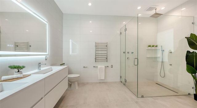 2138 HAWTHORNE STREET, Sarasota, FL 34239