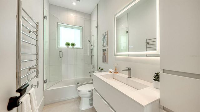 2138 HAWTHORNE STREET, Sarasota, FL 34239