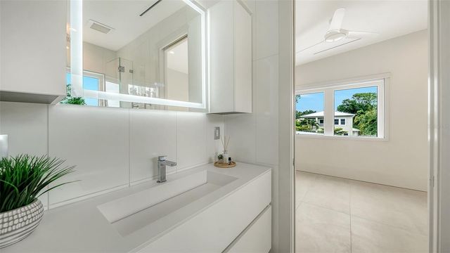 2138 HAWTHORNE STREET, Sarasota, FL 34239