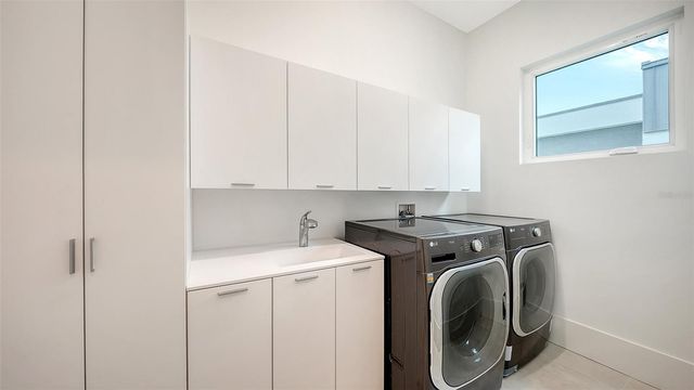 2138 HAWTHORNE STREET, Sarasota, FL 34239