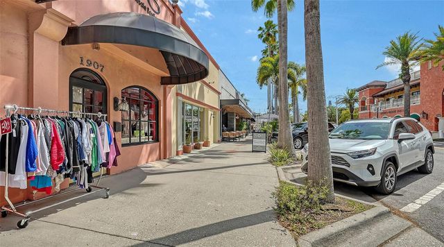2138 HAWTHORNE STREET, Sarasota, FL 34239