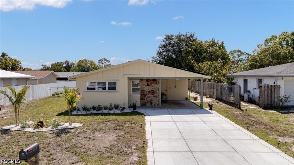 4855 West DR, Fort Myers, FL 33907