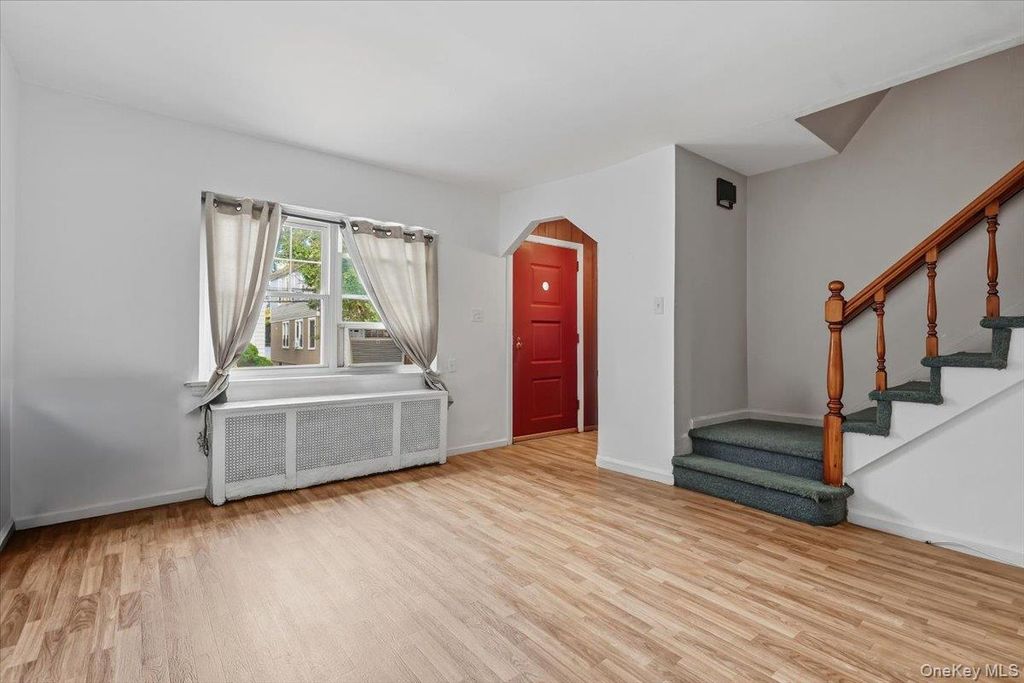 1647 Radcliff Avenue, Bronx, NY 10462 — photo 3