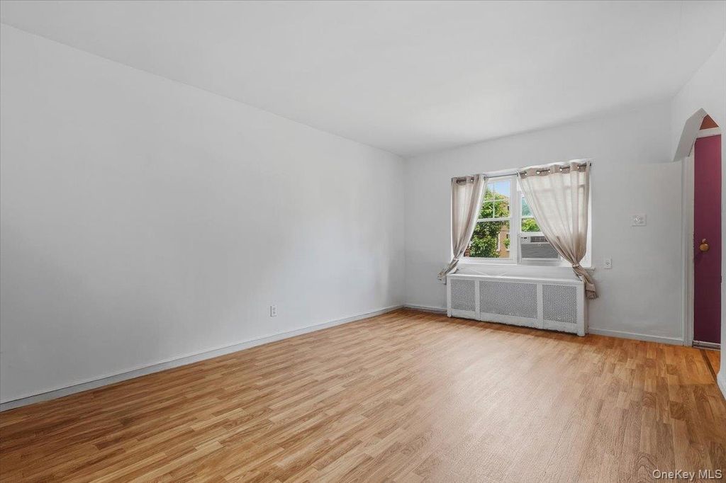 1647 Radcliff Avenue, Bronx, NY 10462 — photo 4