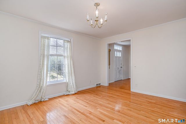 8 Crest Road, Danbury, CT 06811