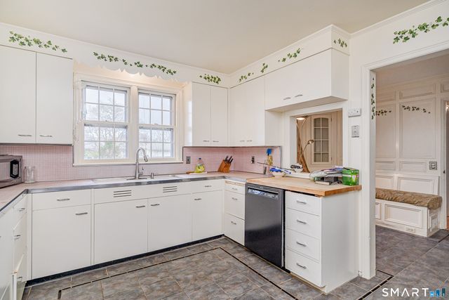 8 Crest Road, Danbury, CT 06811