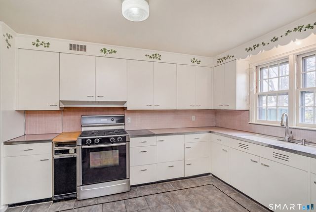 8 Crest Road, Danbury, CT 06811