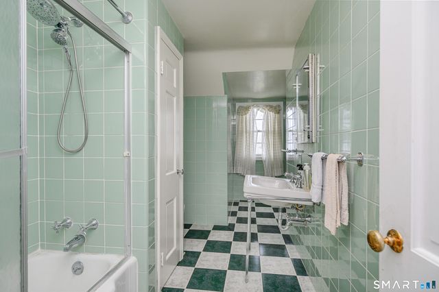 8 Crest Road, Danbury, CT 06811