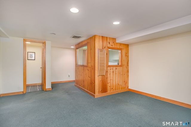 8 Crest Road, Danbury, CT 06811