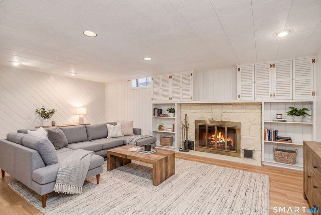 8 Crest Road, Danbury, CT 06811