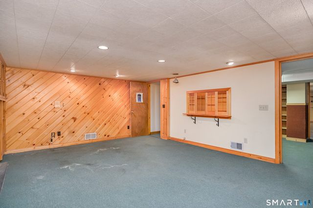 8 Crest Road, Danbury, CT 06811