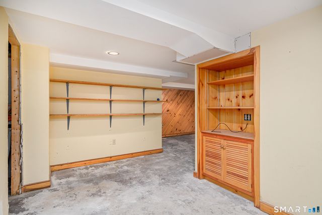 8 Crest Road, Danbury, CT 06811