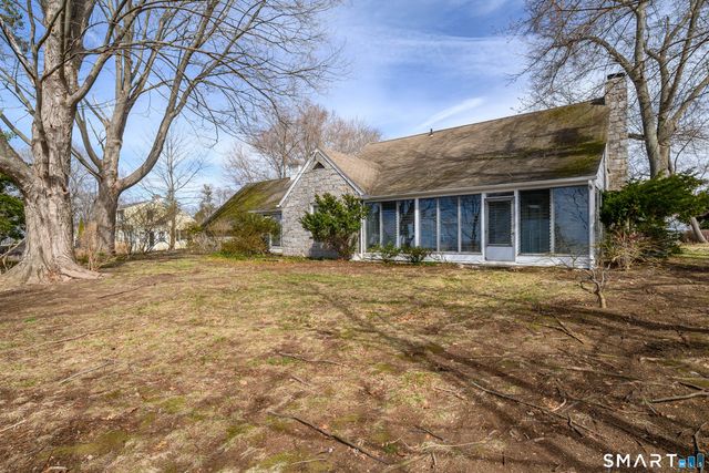 8 Crest Road, Danbury, CT 06811