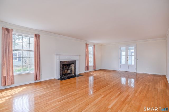 8 Crest Road, Danbury, CT 06811