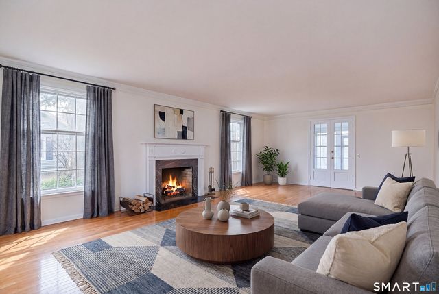 8 Crest Road, Danbury, CT 06811