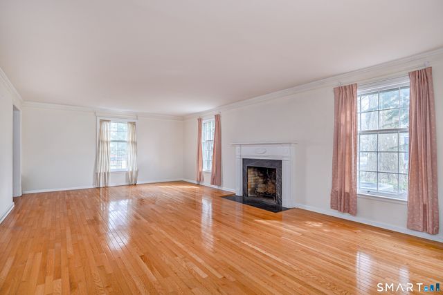 8 Crest Road, Danbury, CT 06811