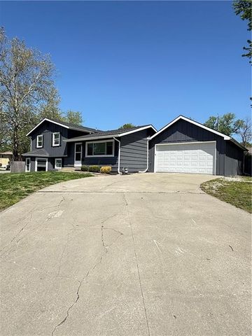 604 NW Carroll Drive, Lee's Summit, MO 64063