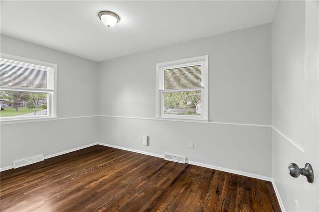 604 NW Carroll Drive, Lee's Summit, MO 64063