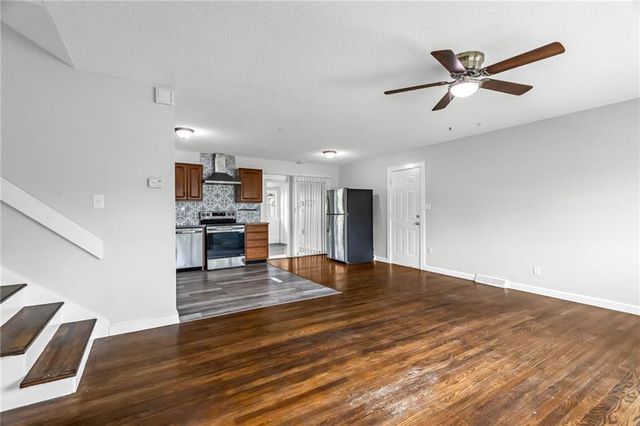 604 NW Carroll Drive, Lee's Summit, MO 64063