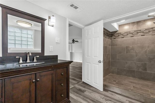 604 NW Carroll Drive, Lee's Summit, MO 64063