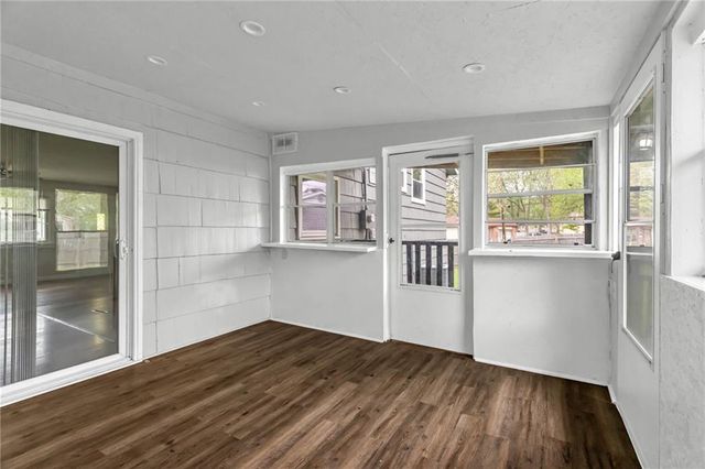604 NW Carroll Drive, Lee's Summit, MO 64063