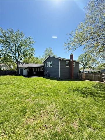 604 NW Carroll Drive, Lee's Summit, MO 64063