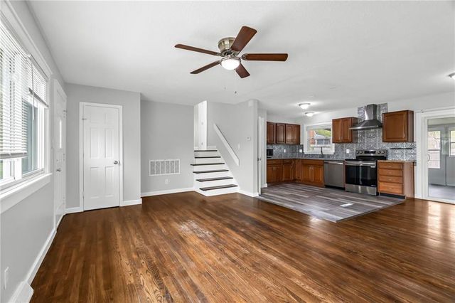 604 NW Carroll Drive, Lee's Summit, MO 64063