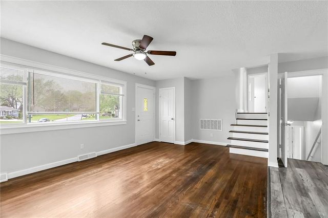 604 NW Carroll Drive, Lee's Summit, MO 64063