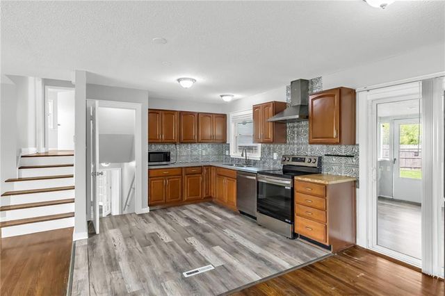 604 NW Carroll Drive, Lee's Summit, MO 64063