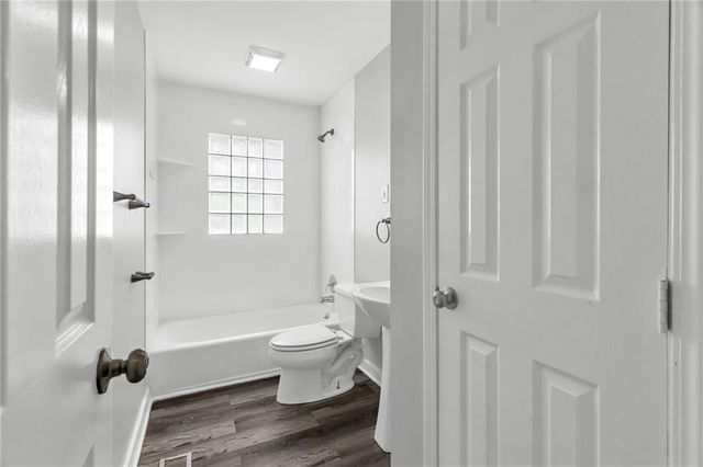 604 NW Carroll Drive, Lee's Summit, MO 64063