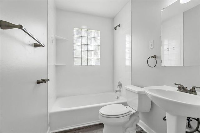 604 NW Carroll Drive, Lee's Summit, MO 64063