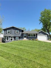 604 NW Carroll Drive, Lee's Summit, MO 64063